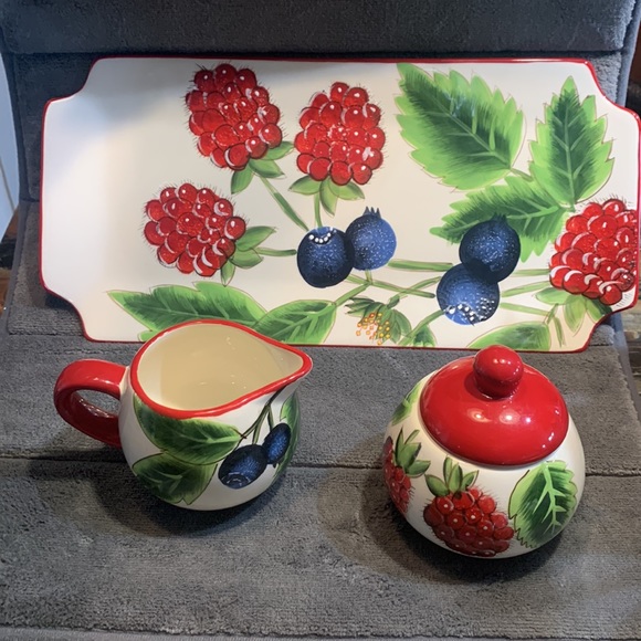 SALE!!!! Berry cream and sugar bowl with serving tray.     2 - Picture 13 of 15